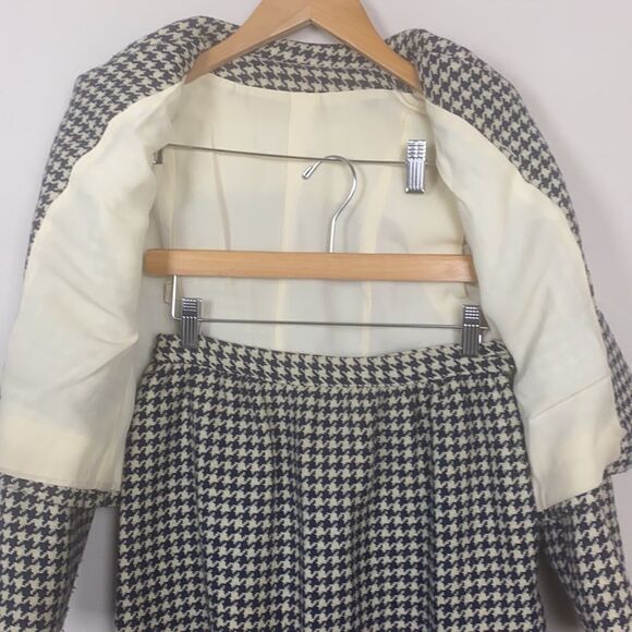 Joseph Magnin Vintage Suit - Picture 9 of 14